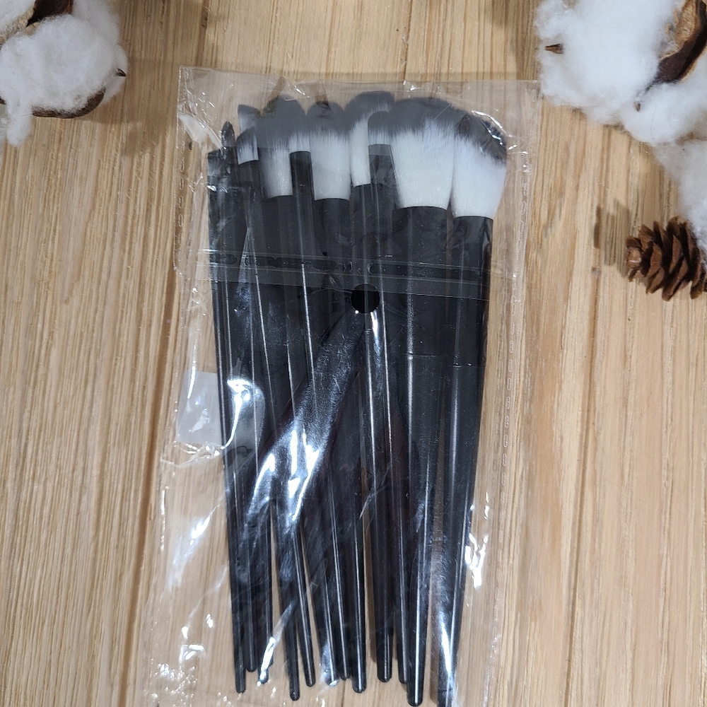 🎉🎉HOST PICK🎉🎉NEW🎉🎉 13PC BLACK AND WHITE Soft and Fluffy Makeup Brush Set - Picture 5 of 15